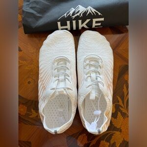 New Hike shoes Men’s size 44